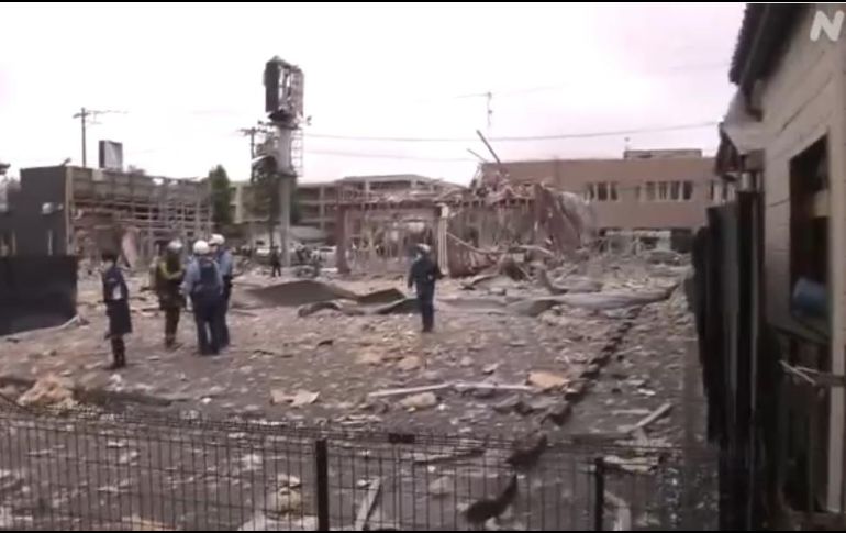 Imágenes divulgadas por medios locales muestran el edificio completamente destruido, sólo con las vigas de acero en pie. CAPTURA DE VIDEO/NHK News