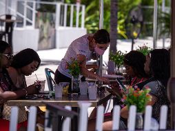 La OMS ha considerado prematuras las reaperturas económicas implementadas en el continente. EFE/G. Viera