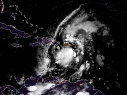 Isaías se desplaza por el Caribe a 33 kilómetros por hora con vientos sostenidos de 96 kilómetros por hora. EFE/NOAA-NHC