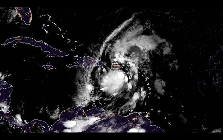Isaías se desplaza por el Caribe a 33 kilómetros por hora con vientos sostenidos de 96 kilómetros por hora. EFE/NOAA-NHC