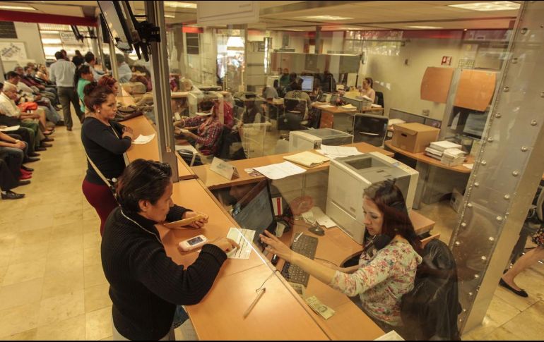 Será en dos meses cuando los trabajadores al servicio del Estado regresen a laborar a sus oficinas. EL INFORMADOR / ARCHIVO