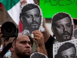 Imágenes de Rubén Espinosa durante una manifestación por su asesinato, ocurrido en 2015 en Ciudad de México. AP/ARCHIVO