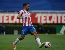 La Liga MX confirmó que Chivas dio positivo otro elemento de la plantilla, de cara a la jornada dos del torneo Guard1anes 2020, con lo cual quedará fuera del partido ante el Santos del próximo domingo y el lugar que deja Miguel Ponce, será cubierto por Cristian Calderón. Imago7 / ARCHIVO