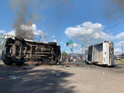 Pobladores quemaron vehículos de la CFE y la Conagua, tomaron las vías del ferrocarril e incendiaron las casetas de cobro de Saucillo y Camargo. TWITTER/@AngelNeri_