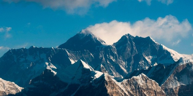 Nepal reabre el Everest tras cuatro meses cerrado por COVID-19