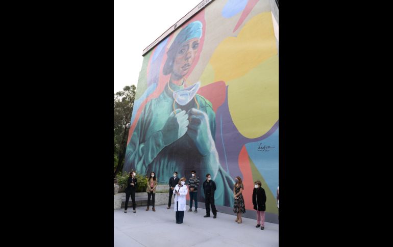Con murales, rinden homenaje a médicos de México