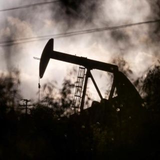 Precios del petróleo se recuperan tras fuerte caída previa