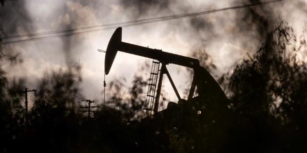 Precios del petr&oacute;leo se recuperan tras fuerte ca&iacute;da previa