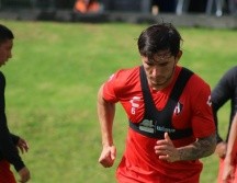 Aunque tiene perfectamente clara la razón por la cual los estadios en la Liga MX estarán vacíos durante todo lo que dure el torneo, el mediocampista de los Rojinegros del Atlas, Édgar Zaldívar lamentó el hecho de que los aficionados se ausenten del Estadio Jalisco. Cortesía / @atlasfc