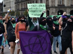 Durante la marcha, ocho policías resultaron lesionadas. AFP/R. Arangua