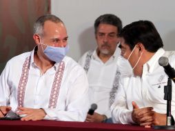 El líder de la mayoría en el Senado, Ricardo Monreal Ávila, consideró que pedir el cese del funcionario federal sólo lo afianzará en su cargo. SUN