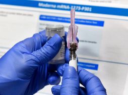 Una de las opciones para distribuir la vacuna en EU es considerar la geografía y darle prioridad a las personas de sitios muy afectados por los brotes. AP / ARCHIVO