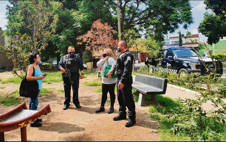 DIÁLOGO.  Policías de Guadalajara mantienen comunicación con los vecinos de los barrios tapatíos.  EL INFORMADOR• R. Bobadilla