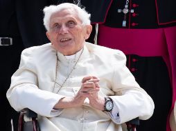Seewald explica que Benedicto XVI razona y mantiene la memoria, aunque su voz prácticamente es imperceptible. Ratzinger ha expresado su deseo de reposar en la antigua tumba de su predecesor, el Papa Juan Pablo II. AFP / ARCHIVO