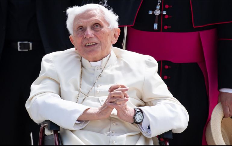 Seewald explica que Benedicto XVI razona y mantiene la memoria, aunque su voz prácticamente es imperceptible. Ratzinger ha expresado su deseo de reposar en la antigua tumba de su predecesor, el Papa Juan Pablo II. AFP / ARCHIVO