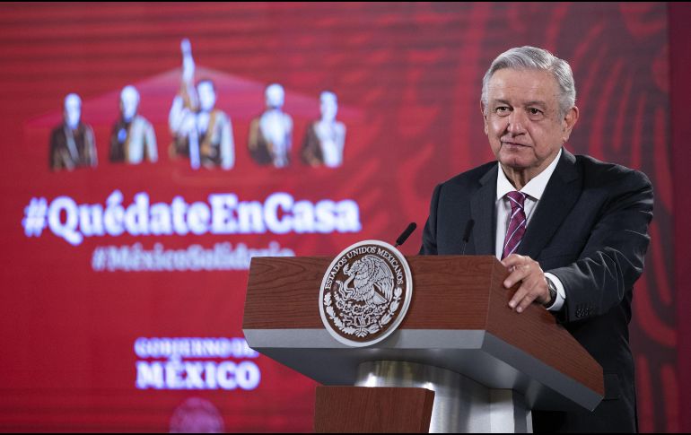 López Obrador rechaza el uso de cubrebocas en sus conferencias y actos públicos. XINHUA