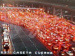 El C5 de CIudad de México compartió una imagen de las filas de autos formados para entrar a la Ciudad de México. ESPECIAL