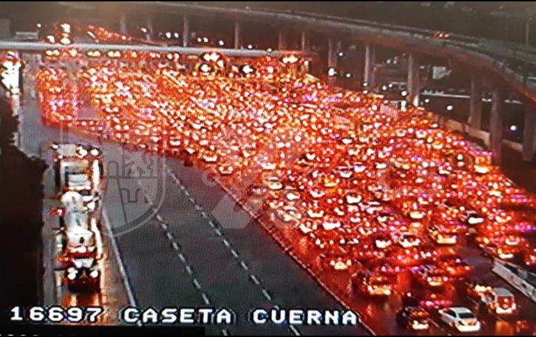 El C5 de CIudad de México compartió una imagen de las filas de autos formados para entrar a la Ciudad de México. ESPECIAL