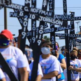 Con homenajes virtuales y marcha, El Paso recuerda a víctimas de tiroteo