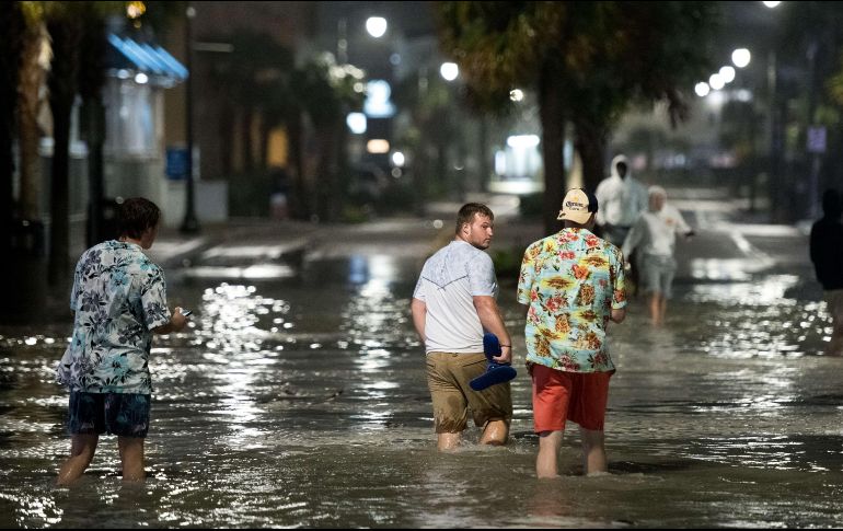 Desde horas antes, en ciudades de Carolina del Sur ya se registraban inundaciones. AFP