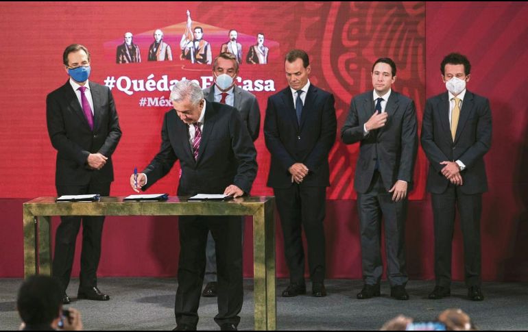 FIRMA CON TELEVISORAS.  El Presidente signó un acuerdo con Televisa, TV Azteca, Grupo Imagen y Grupo Multimedios para transmitir contenido escolar. SUN