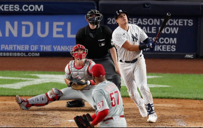 Urshela volvió a sonar el madero con su tercer jonrón para ayudar a los Yankees. AP / K. Willens
