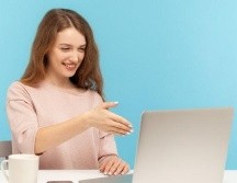 Muéstrate natural, usa tu lenguaje corporal como lo harías cara a cara. GETTY IMAGES