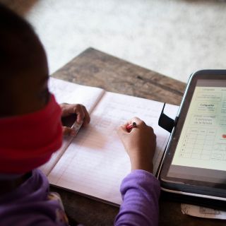 Celular, web y asesorías personales serán canales de comunicación con alumnos: SEJ