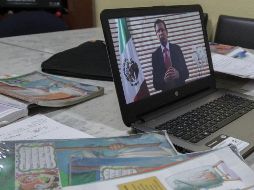 Las clases se transmitirán por televisión, internet y radio, quienes no puedan acceder recibirán materiales exclusivos con ayuda de la Comisión Nacional de Libros de Texto Gratuitos. NOTIMEX/M. González