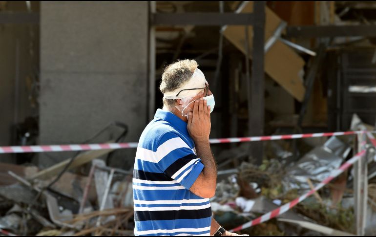 El gobierno y la Cruz Roja libanesa calculan que al menos 100 personas han fallecido y cuatro mil han resultado heridas como consecuencia de la explosión del martes. EFE / EPA / W. Hamzeh