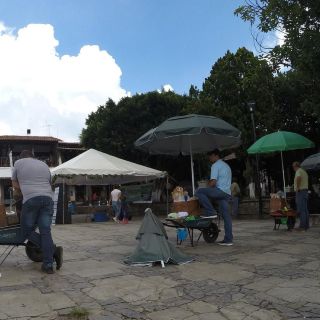 Gobernador respalda medidas municipales para frenar contagios de COVID-19