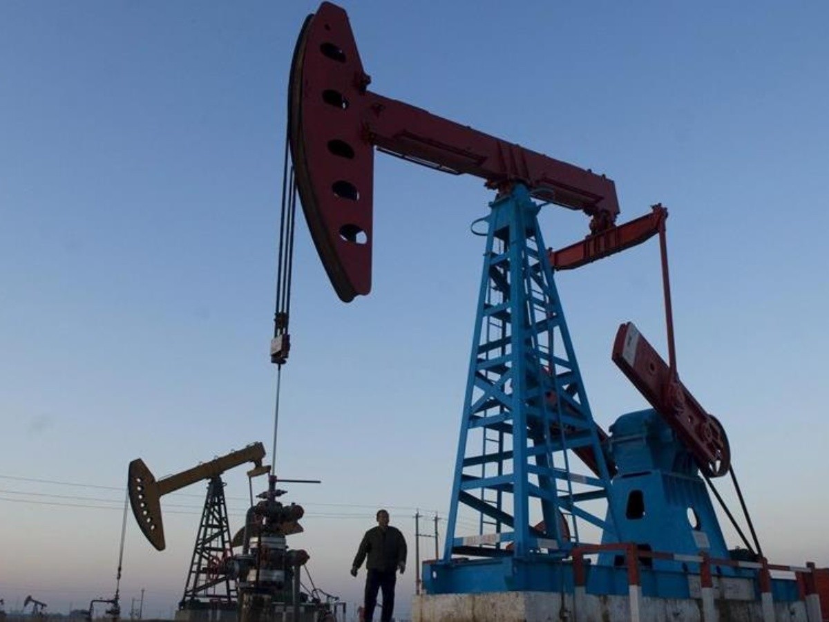  Petróleo de Texas sube por caída de inventarios en Estados Unidos
