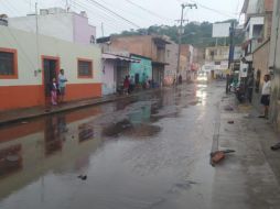 Los principales daños se encontraron en un par de negocios ubicados sobre la avenida Cuauhtémoc, en su cruce con Núñez Morquecho. ESPECIAL/UEPCBJ