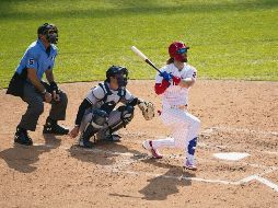 ENCENDIDO. Bryce Harper conectó cuadrangular productor de dos carreras en el tercer inning. AFP