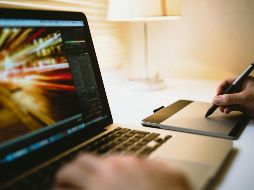 Aunque pareciera que las clases virtuales son más ágiles y directas, esta dinámica puede resultar nueva para quienes no están acostumbrados a las herramientas y plataformas digitales. ESPECIAL