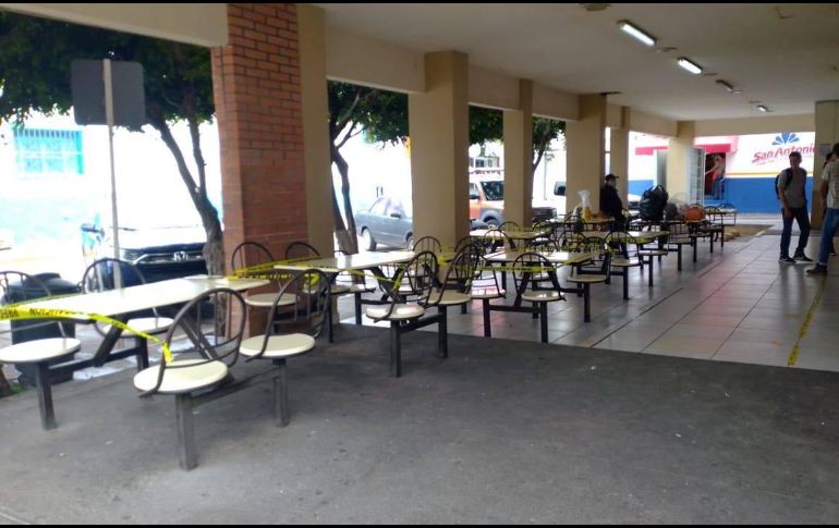 Área de comida en el mercado municipal con espacios clausurados. Más de tres mil 500 comercios han sido sancionados por no acatar las medidas de sanidad. FACEBOOK/GobiernodeTlajomulco