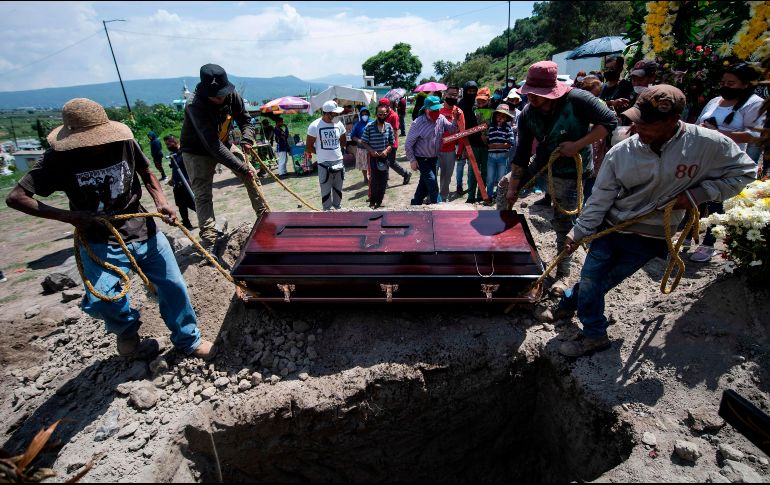 México es el tercer país del mundo con más fallecidos (48 mil), sólo superado por EU (156 mil) y Brasil (95 mil). AFP / P. Pardo