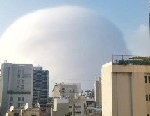 La nube que se generó tras la explosión generó incertidumbre en Líbano. REUTERS
