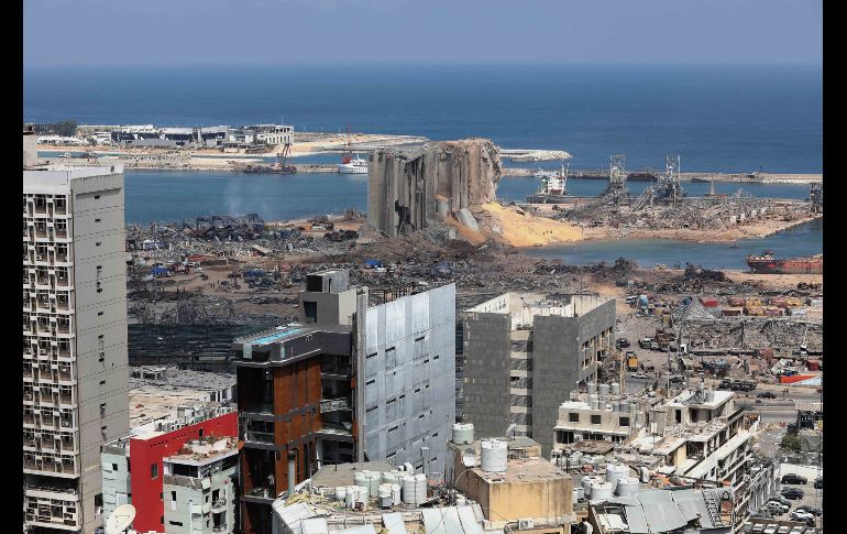 Arena, escombros y granos se acumulan en el epicentro de la explosión. XINHUA