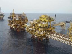 Aspectos de una plataforma petrolera de Pemex ubicada frente a las playas de Ciudad de Carmen. EFE/ARCHIVO