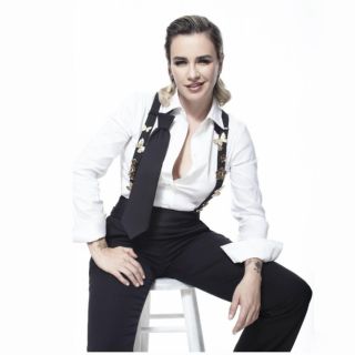 María José sirve a dos “amores”