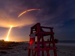 Los 57 satélites se separaron sin problemas del cohete reutilizable Falcon 9 lanzado desde el Centro Espacial Kennedy. AP / M. Denemark