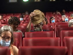 Sheimbaun recalca que por ahora los teatros no cuentan con autorización para abrir, pues a diferencia del cine, los actores hablan generalmente fuerte. EFE / EPA / P. Gianinazzi