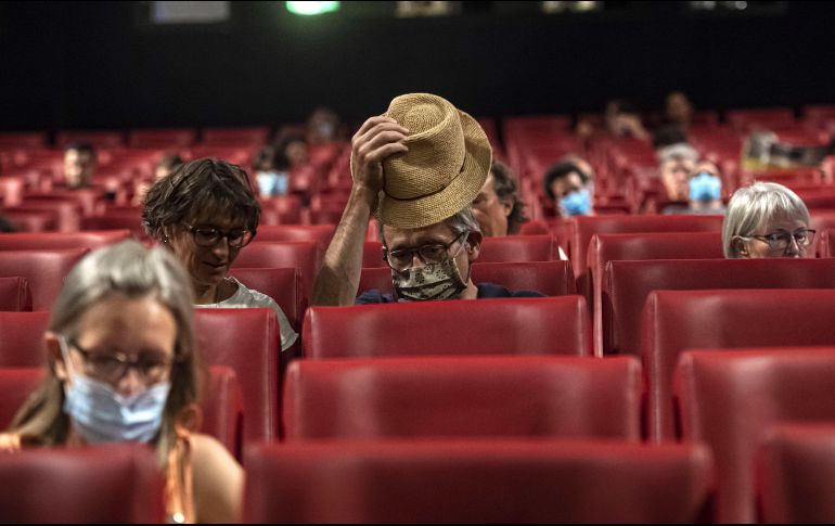 Sheimbaun recalca que por ahora los teatros no cuentan con autorización para abrir, pues a diferencia del cine, los actores hablan generalmente fuerte. EFE / EPA / P. Gianinazzi