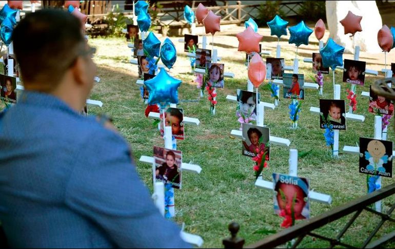 Vista de varias fotografías de los niños fallecidos en la guardería ABC en el año 2009, durante un homenaje realizado en un parque de la ciudad de Hermosillo, Sonora. EFE/ARCHIVO