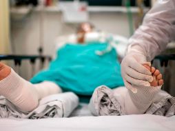 El estímulo económico será para los trabajadores de la salud que forman parte del combate al COVID-19. AFP / ARCHIVO