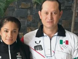 Alicia Hernández y el maestro Héctor Estrada. La contingencia sanitaria los ha obligado a entrenar a distancia. ESPECIAL