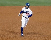 Betts regresó a la alineación titular tras lesionarse el dedo corazón el pasado domingo en Phoenix. Envió un cuadrangular al pabellón del jardín izquierdo en el tercer episodio. EFE / E. Laurent