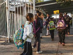 Inédito. Para evitar contagios del nuevo coronavirus, el siguiente ciclo escolar iniciará con clases desde la televisión abierta en los hogares. ESPECIAL