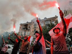 El domingo por la noche, miles de bielorrusos salieron a las calles tras la publicación de un sondeo oficial que daba ganador por amplio margen a Alexander Lukashenko. EFE / S. Dolzhenko